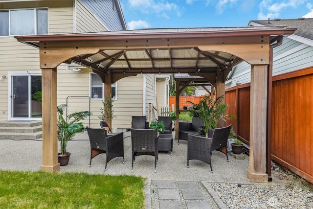 18824 Silver Creek Avenue E, Puyallup, WA 98375