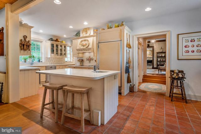 1255 HOLLOW RD, Chester Springs, PA 19425