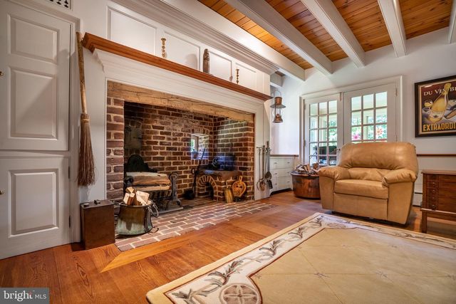 1255 HOLLOW RD, Chester Springs, PA 19425