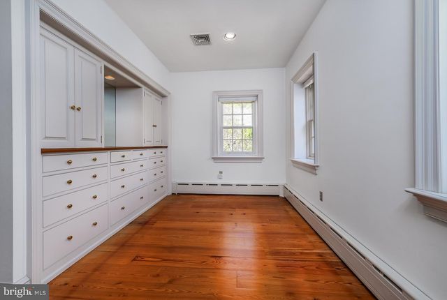 1255 HOLLOW RD, Chester Springs, PA 19425