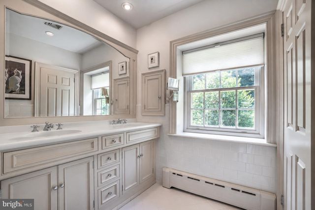 1255 HOLLOW RD, Chester Springs, PA 19425