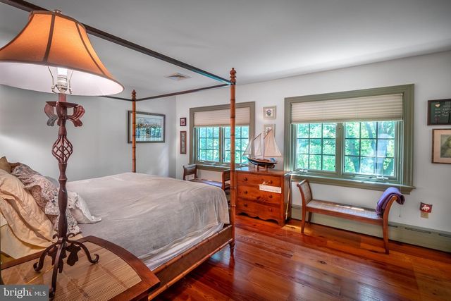 1255 HOLLOW RD, Chester Springs, PA 19425