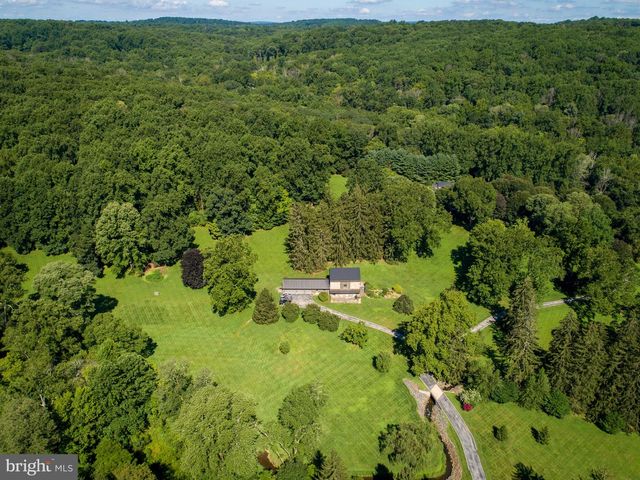 1255 HOLLOW RD, Chester Springs, PA 19425