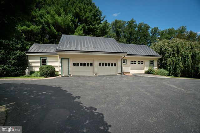 1255 HOLLOW RD, Chester Springs, PA 19425