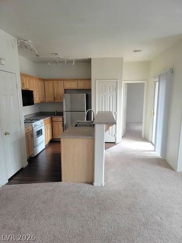 6316 BEIGE BLUFF Street 201, Las Vegas, NV 89081