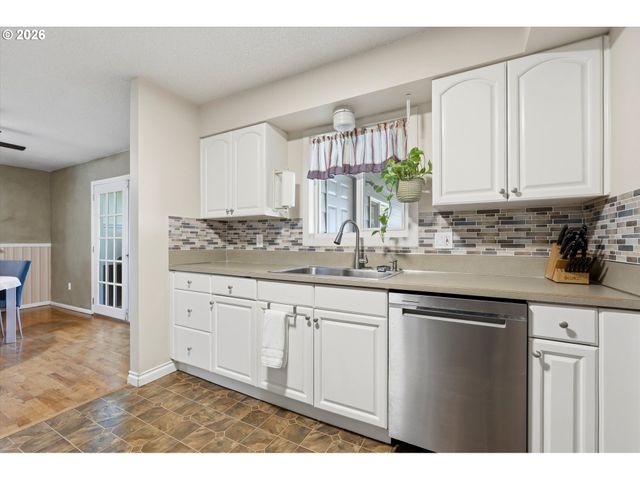 609 E SUNSET Ct, Newberg, OR 97132