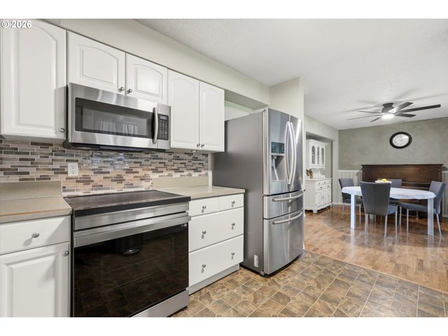 609 E SUNSET Ct, Newberg, OR 97132