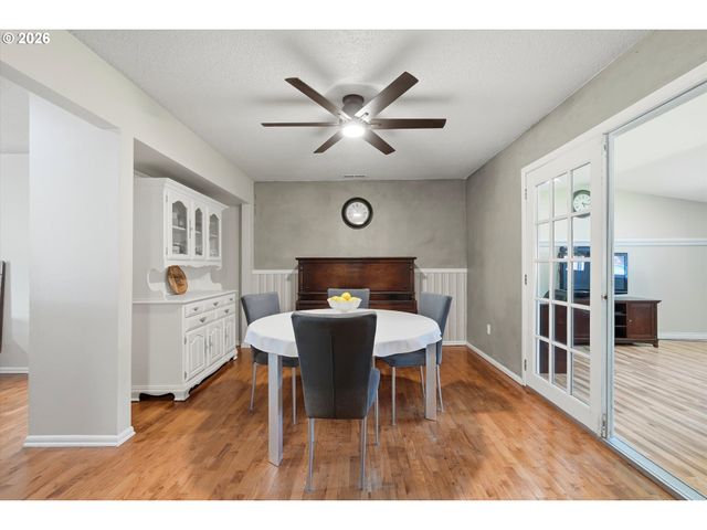 609 E SUNSET Ct, Newberg, OR 97132