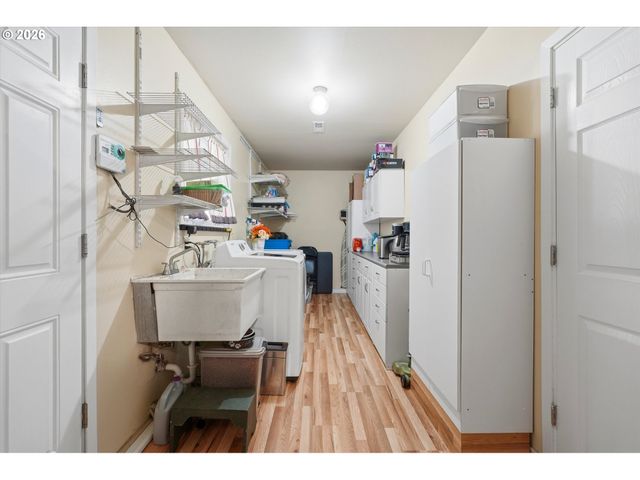 609 E SUNSET Ct, Newberg, OR 97132