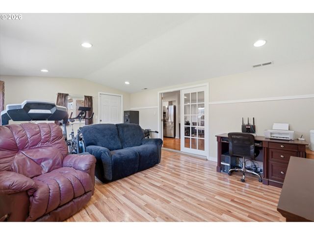 609 E SUNSET Ct, Newberg, OR 97132