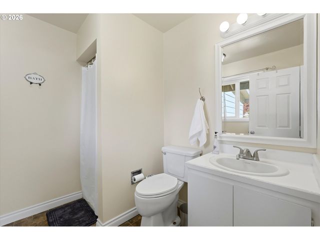 609 E SUNSET Ct, Newberg, OR 97132