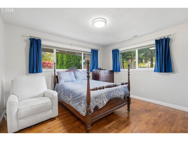 609 E SUNSET Ct, Newberg, OR 97132