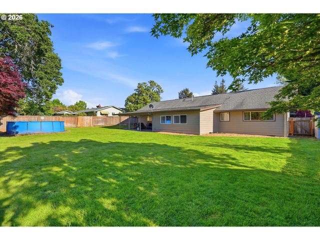 609 E SUNSET Ct, Newberg, OR 97132