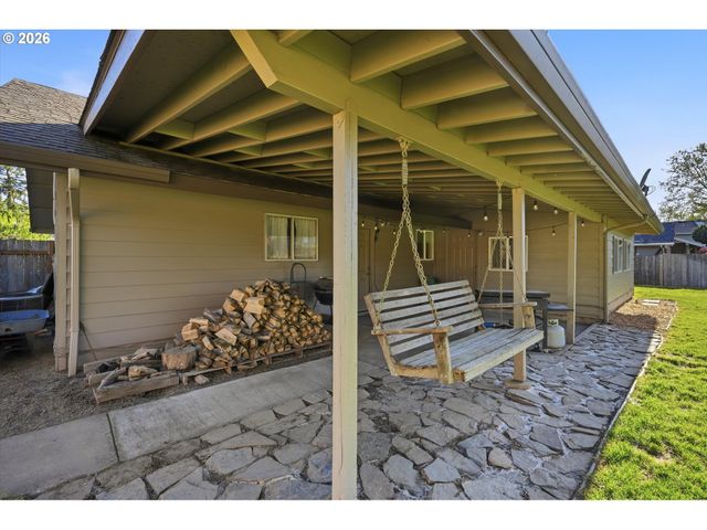 609 E SUNSET Ct, Newberg, OR 97132