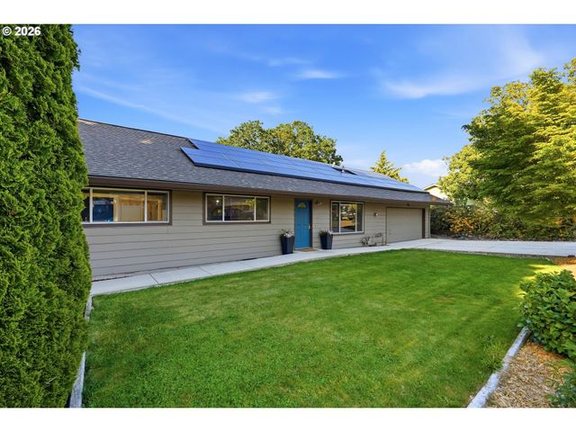 609 E SUNSET Ct, Newberg, OR 97132