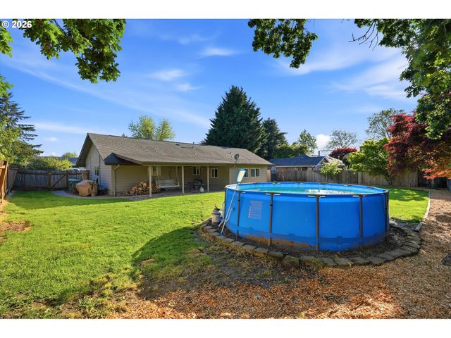609 E SUNSET Ct, Newberg, OR 97132