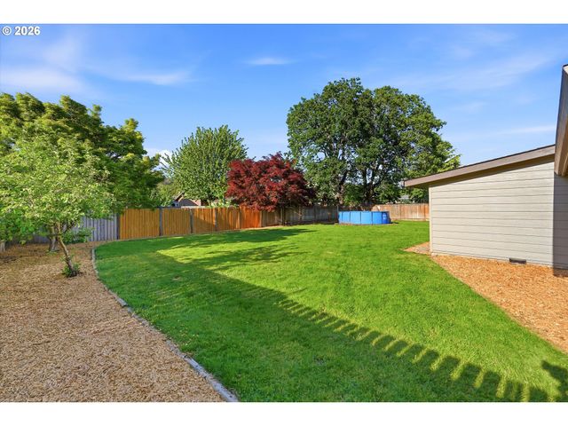 609 E SUNSET Ct, Newberg, OR 97132