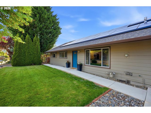 609 E SUNSET Ct, Newberg, OR 97132
