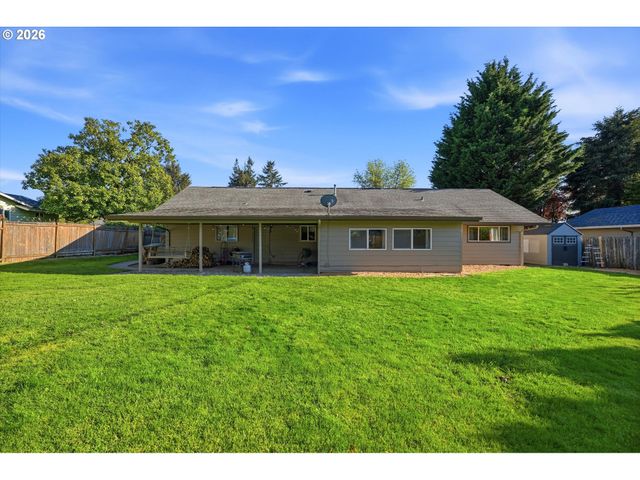 609 E SUNSET Ct, Newberg, OR 97132
