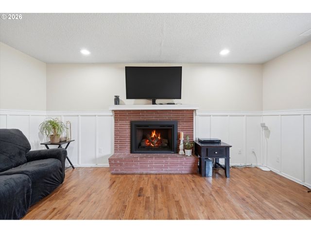 609 E SUNSET Ct, Newberg, OR 97132