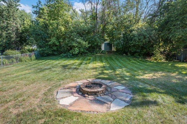 9109 Erickson Court N, Brooklyn Park, MN 55428
