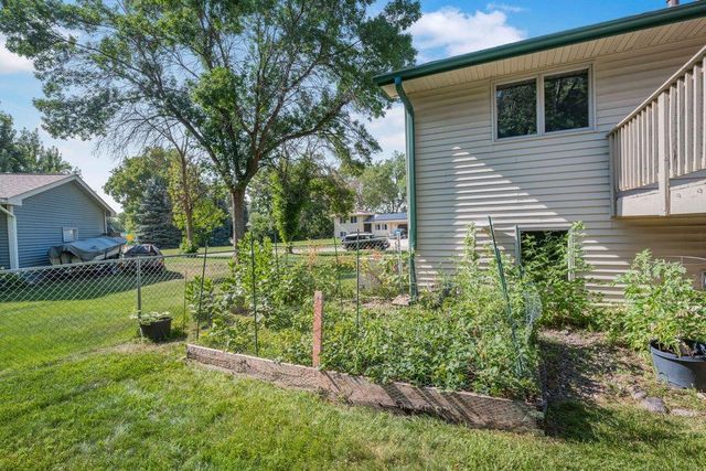 9109 Erickson Court N, Brooklyn Park, MN 55428