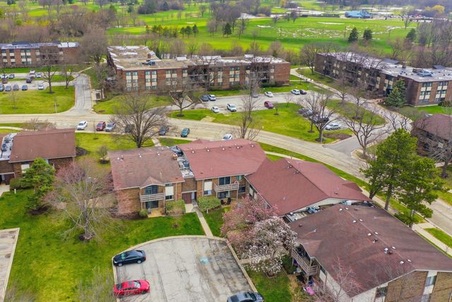 471 Raintree Court 2B, Glen Ellyn, IL 60137