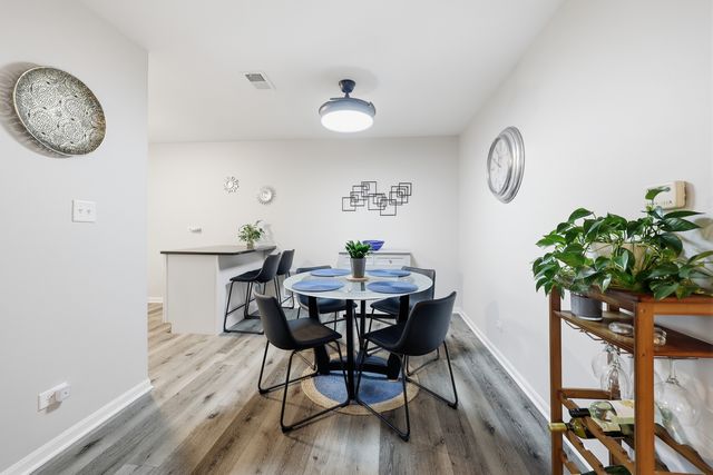 471 Raintree Court 2B, Glen Ellyn, IL 60137