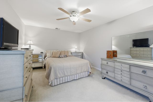 471 Raintree Court 2B, Glen Ellyn, IL 60137