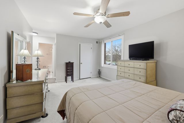 471 Raintree Court 2B, Glen Ellyn, IL 60137