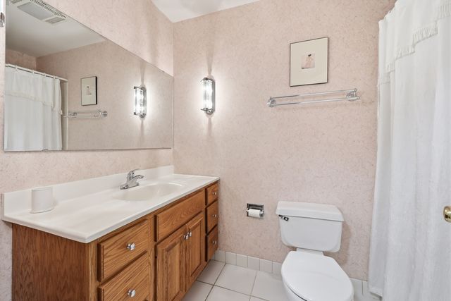 471 Raintree Court 2B, Glen Ellyn, IL 60137