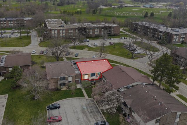 471 Raintree Court 2B, Glen Ellyn, IL 60137