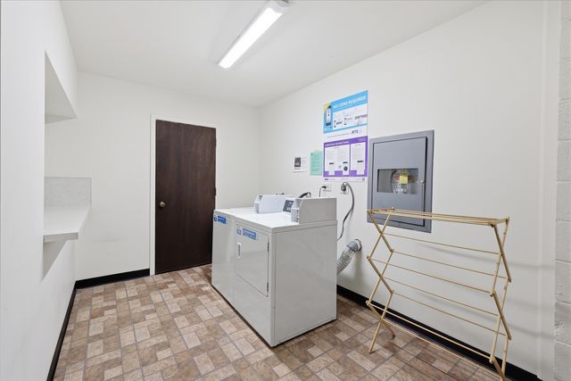 471 Raintree Court 2B, Glen Ellyn, IL 60137