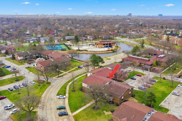 471 Raintree Court 2B, Glen Ellyn, IL 60137