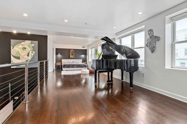 156-160 Chelsea St 104, Boston, MA 02128