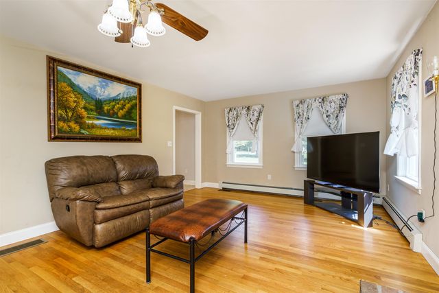 14 Blackstone Circle, Pelham, NH 03076