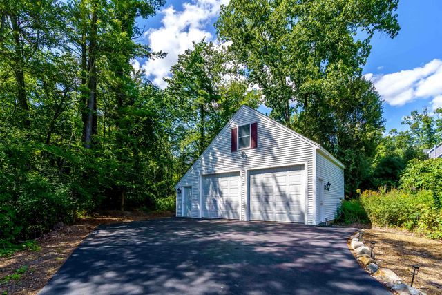 14 Blackstone Circle, Pelham, NH 03076