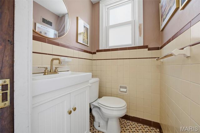 6214 Pernod Avenue, St Louis, MO 63139