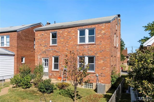 6214 Pernod Avenue, St Louis, MO 63139