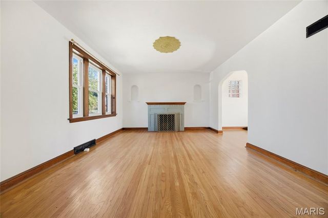 6214 Pernod Avenue, St Louis, MO 63139