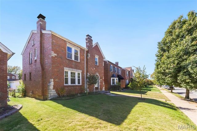 6214 Pernod Avenue, St Louis, MO 63139