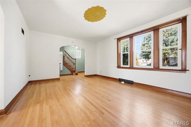 6214 Pernod Avenue, St Louis, MO 63139