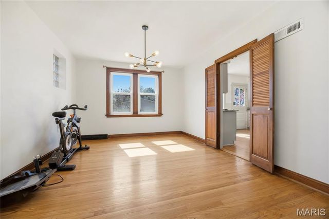 6214 Pernod Avenue, St Louis, MO 63139