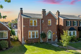 6214 Pernod Avenue, St Louis, MO 63139