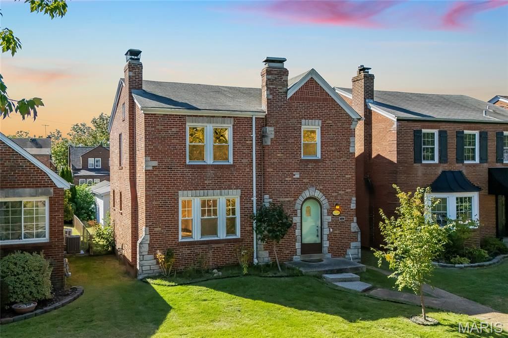 6214 Pernod Avenue, St Louis, MO 63139