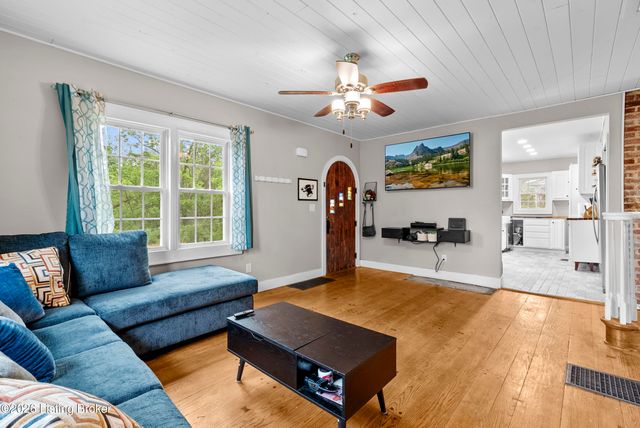 137 Eastview Dr, Taylorsville, KY 40071