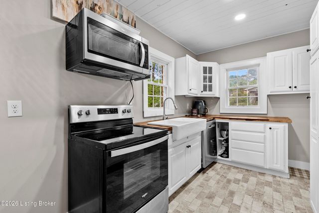 137 Eastview Dr, Taylorsville, KY 40071