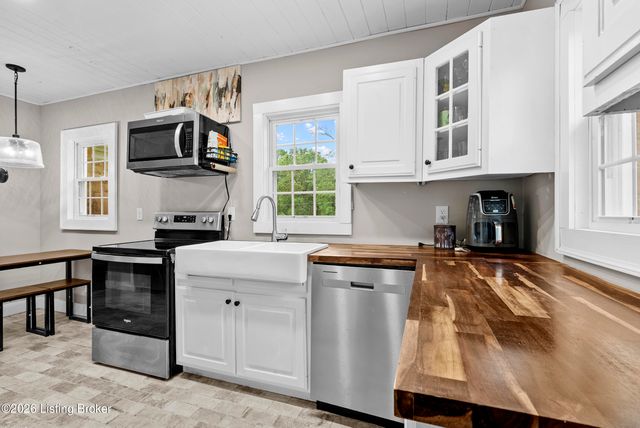 137 Eastview Dr, Taylorsville, KY 40071