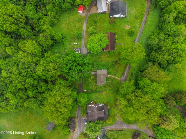 137 Eastview Dr, Taylorsville, KY 40071