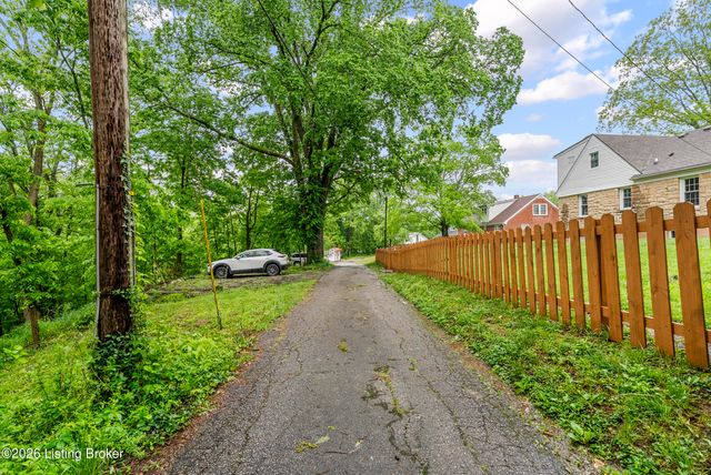 137 Eastview Dr, Taylorsville, KY 40071